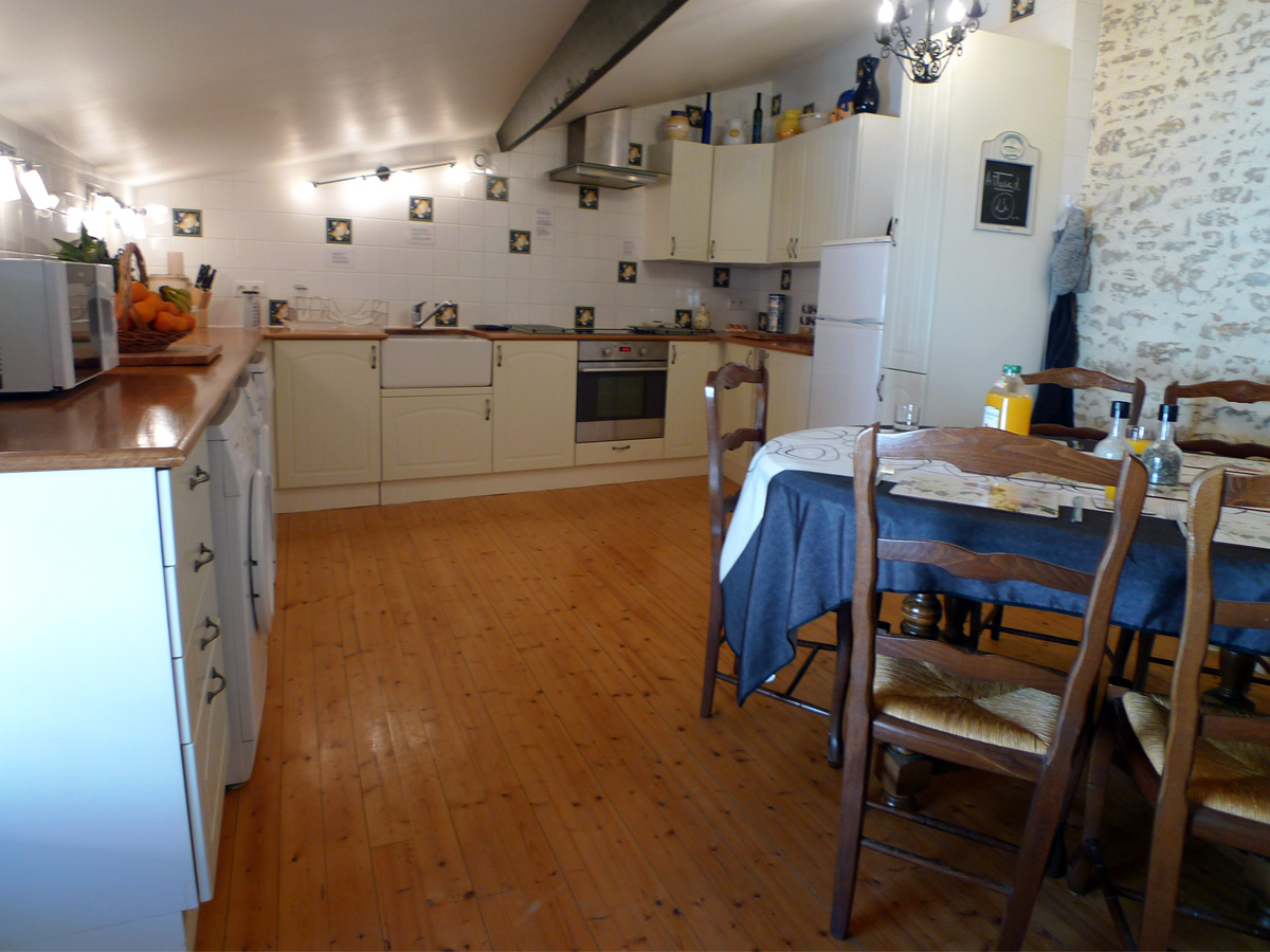 Enjoy meals at Courtyard House in Sigournais