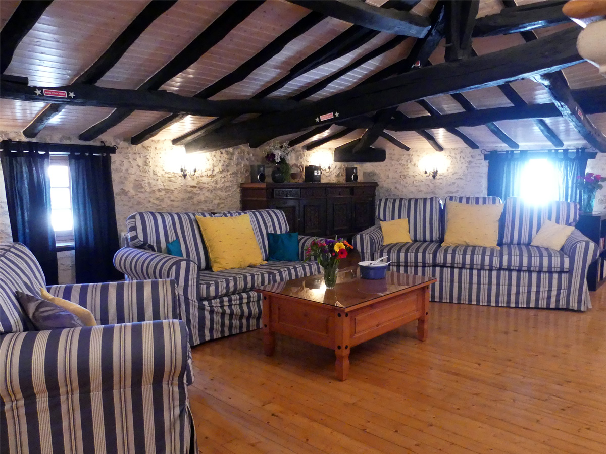 Relax at Courtyard House in Sigournais