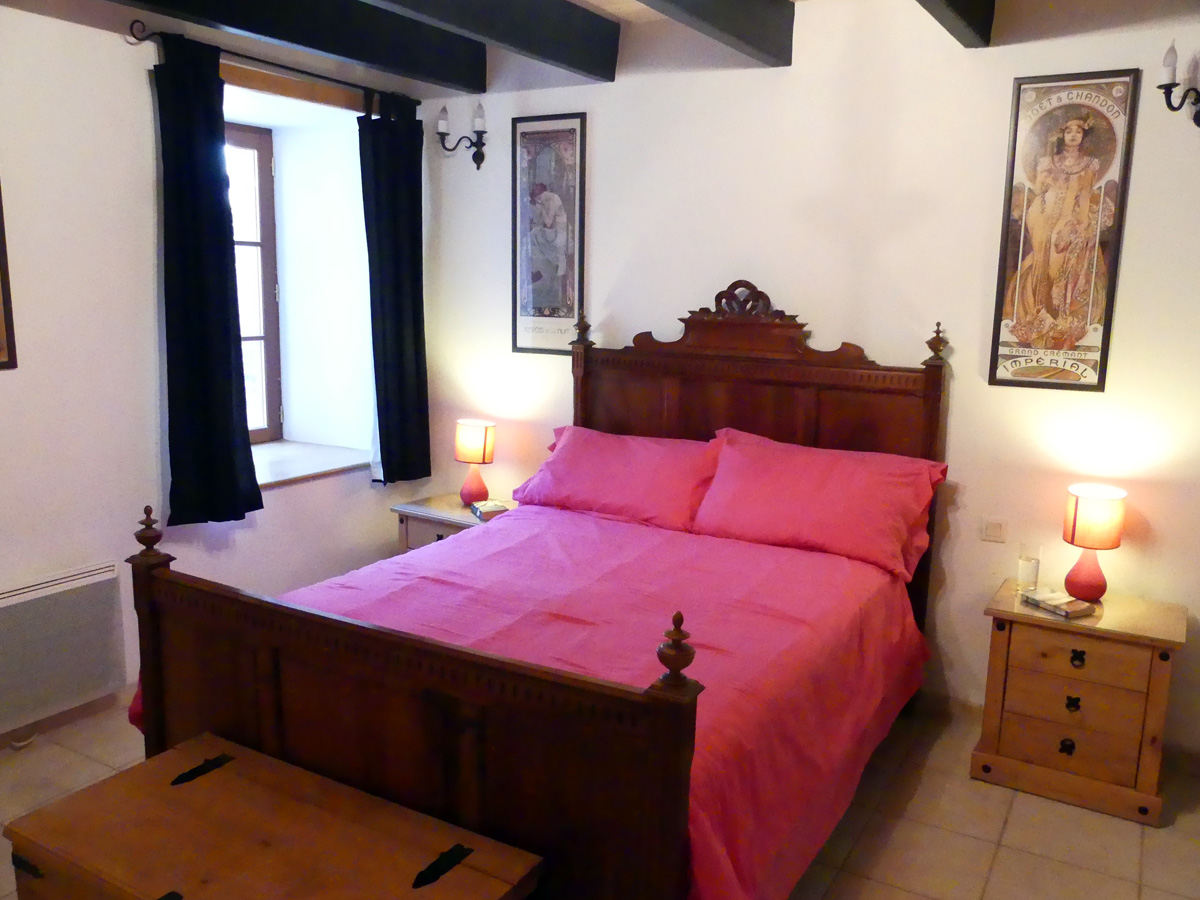 Ground floor double bedroom at Courtyard House