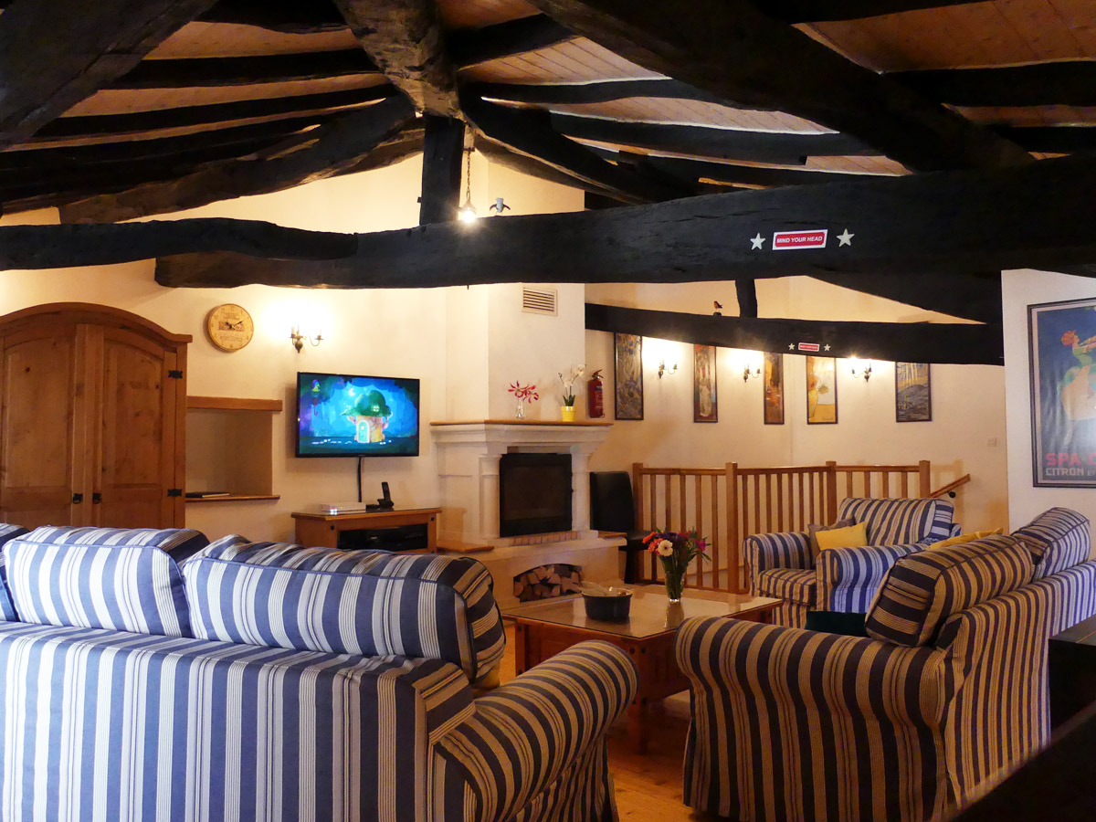 First Floor Lounge at Courtyard House in Sigournais