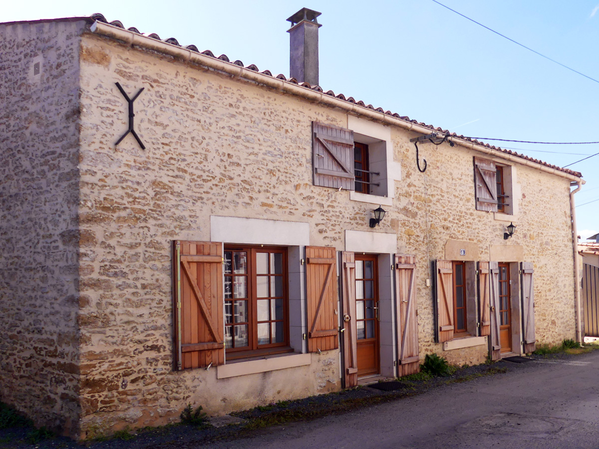 Courtyard House in Sigournais